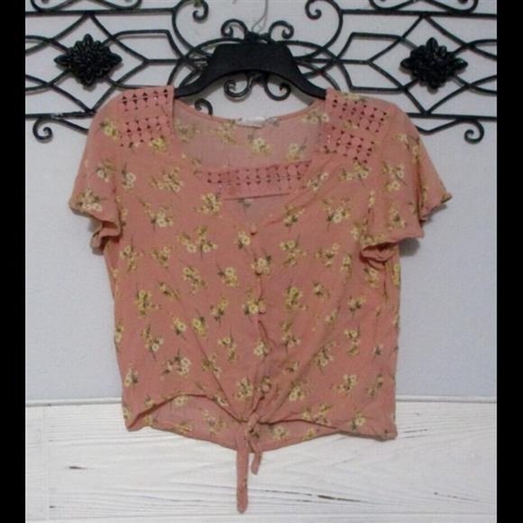 Pink Rose Women's Top Size M Short Sleeve Pink Floral V Neck "Pre-owned" - Picture 2 of 6